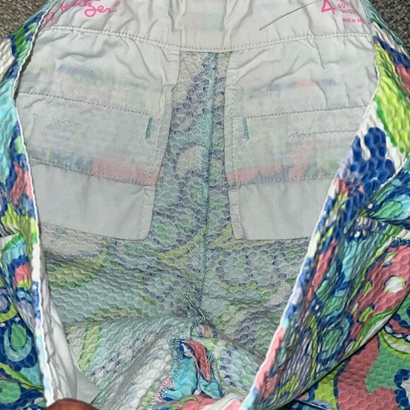 Lilly Pulitzer Scallop Edge Buttercup Shorts in Shellebrate! EUC. Size 4. - Picture 5 of 6